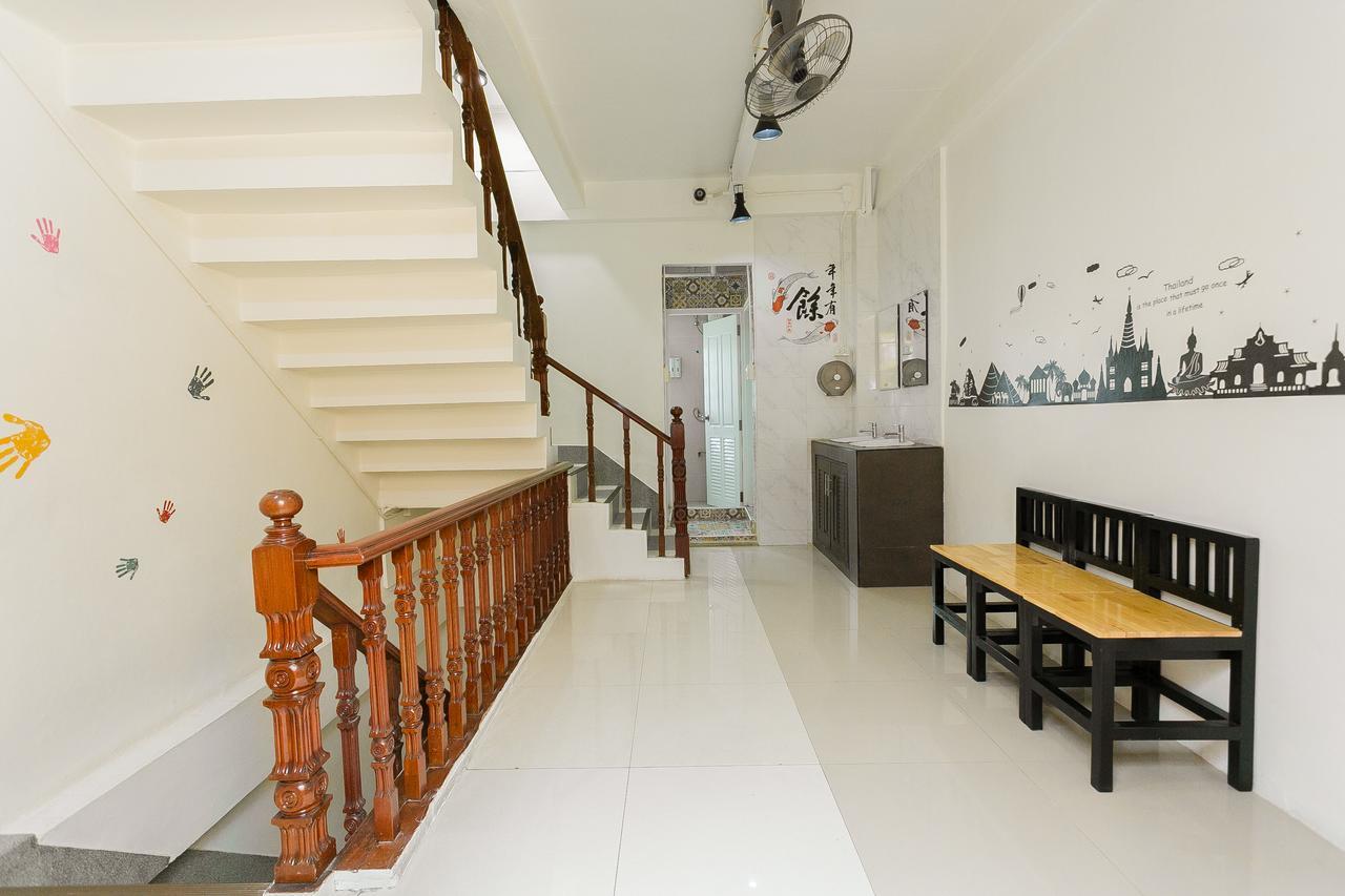 Alphabed Hostel Bangkok Bagian luar foto